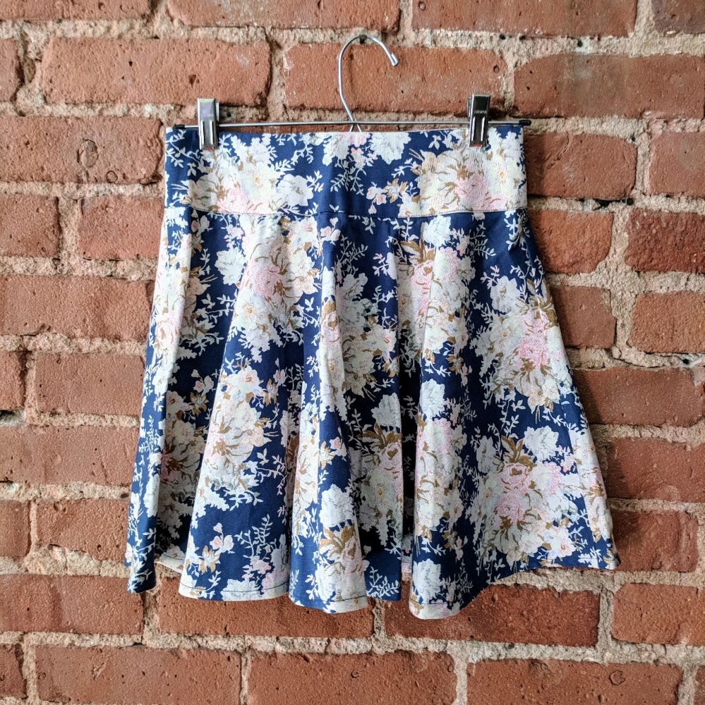 Classy floral skirt from Tokyo